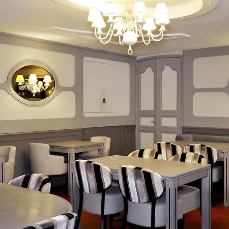 Logis Le Commerce- Darracq Hotel