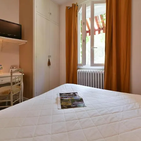 Hotel Logis Le Commerce- Darracq 2*