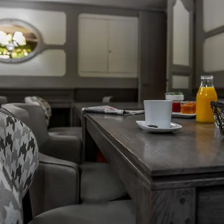Logis Le Commerce- Darracq Hotel
