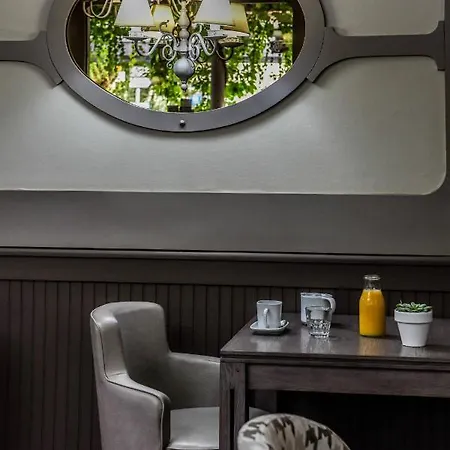 Hotel Logis Le Commerce- Darracq