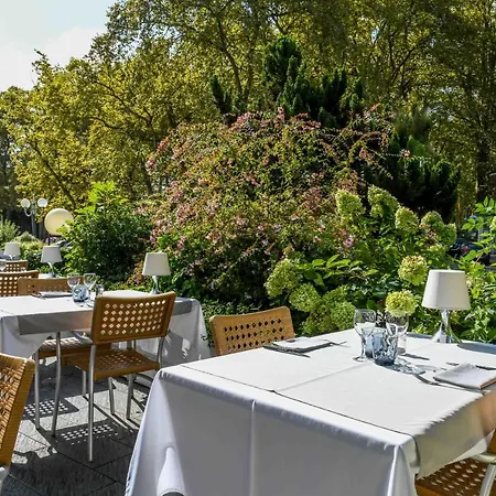 Hotel Logis Le Commerce- Darracq