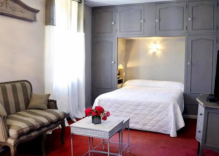 Hotel Logis Le Commerce- Darracq 2*