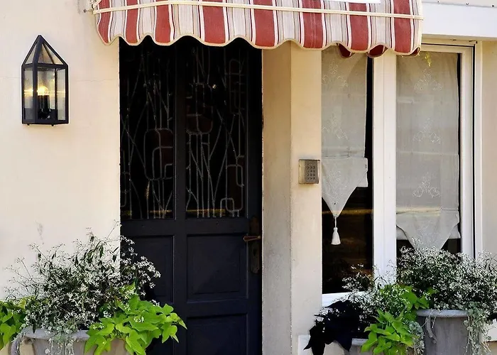 Hotel Logis Le Commerce- Darracq 2*