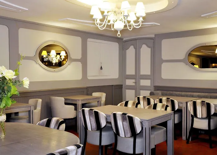 Logis Le Commerce- Darracq Hotel