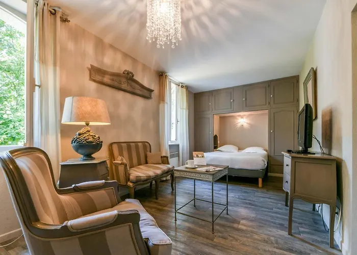 Hotel Logis Le Commerce- Darracq