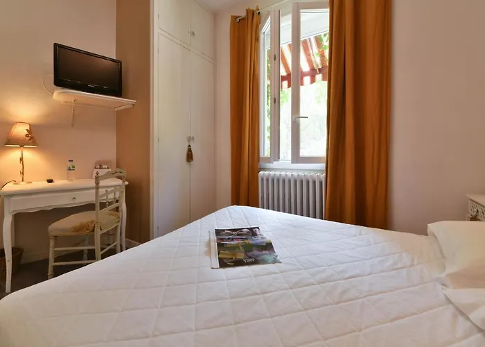 Hotel Logis Le Commerce- Darracq 2*