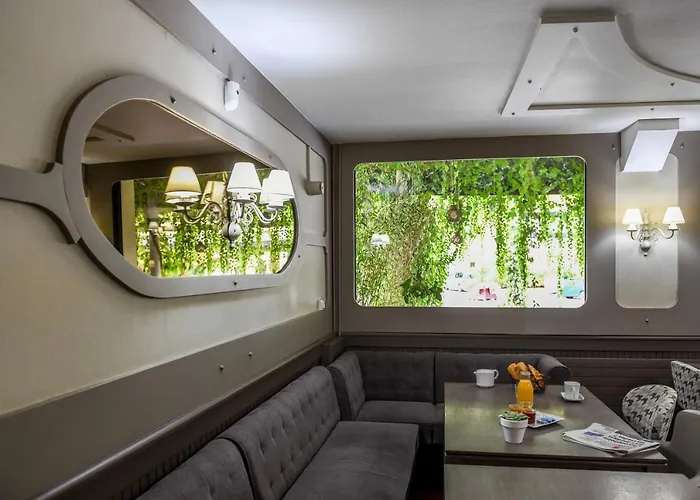 Hotel Logis Le Commerce- Darracq